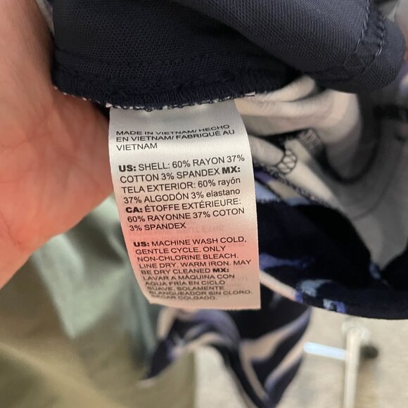 Chico's Navy Print Bermuda Shorts Size 1 (8) - Picture 5 of 5